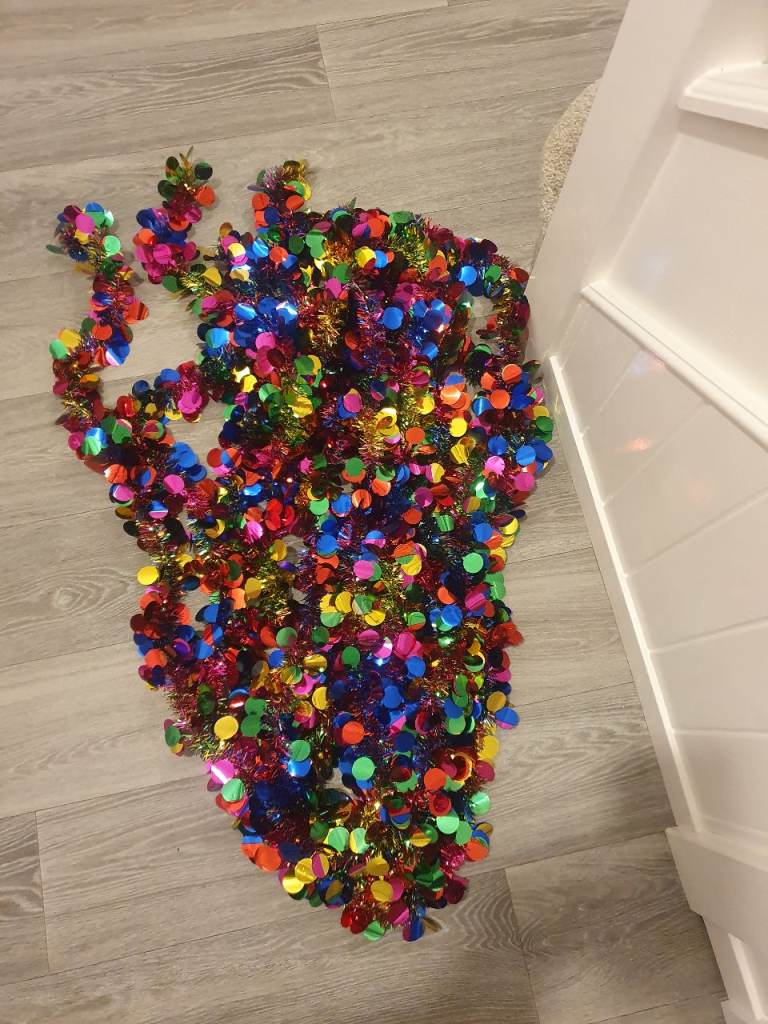 6 piece tinsel decorations 