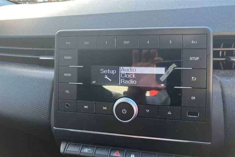 2020 Renault Clio 1.0 SCe 75 Play 5dr HATCHBACK PETROL Manual