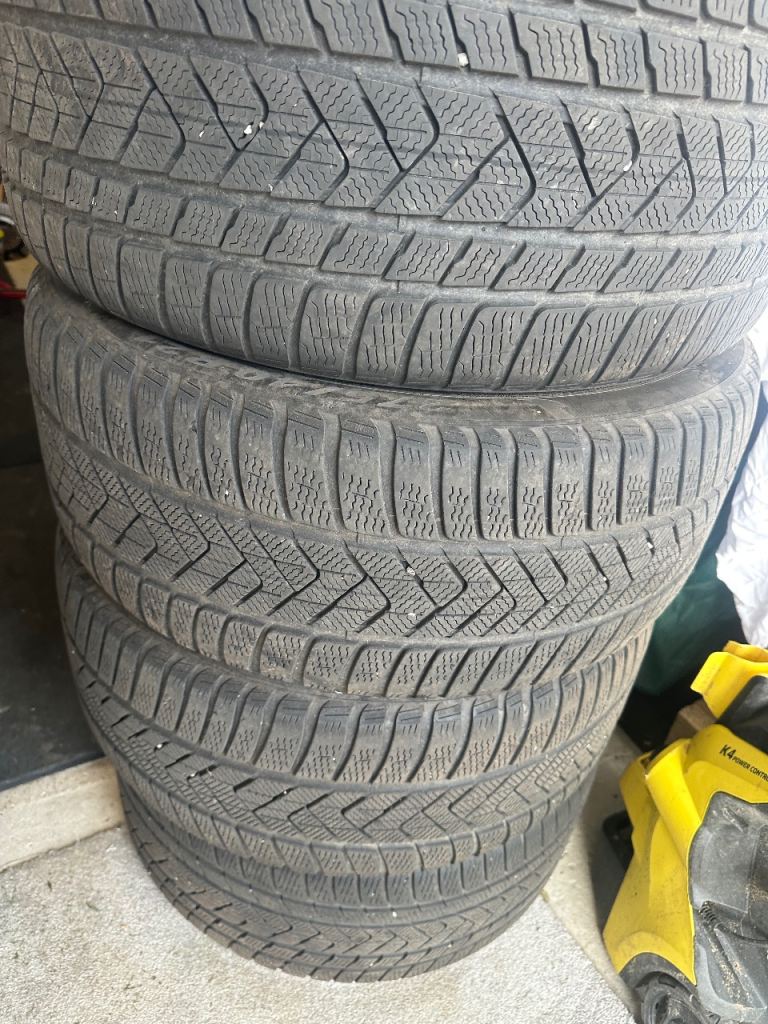 Pirelli Scorpion Winter Tyres – BMW X5 G05 – 21" Staggered Set (Run Flat ★)