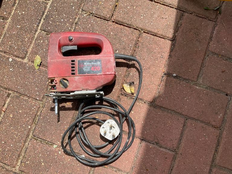 Electric jigsaw