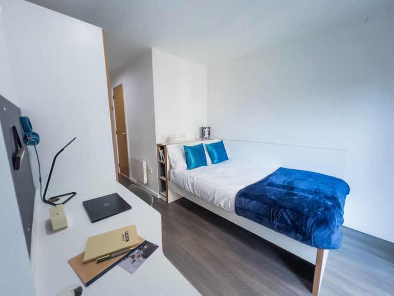 Student Room Tenancy Takeover – Dobbie's Point