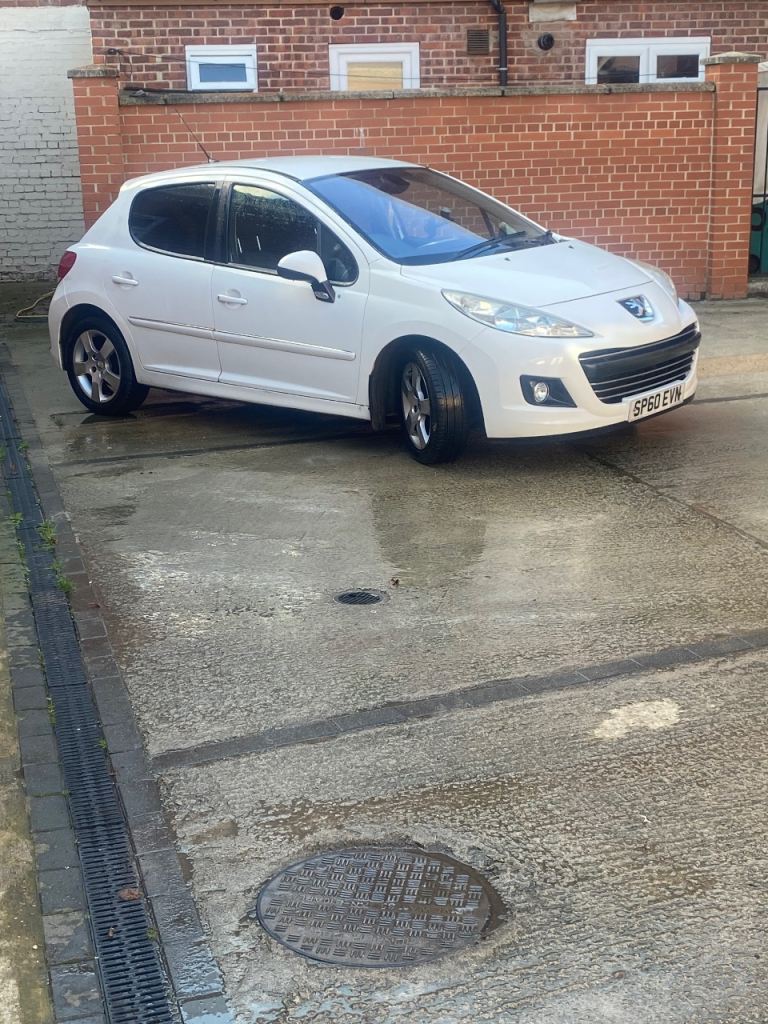 Peugeot, 207, Hatchback, 2010, Manual, 1560 (cc), 5 doors
