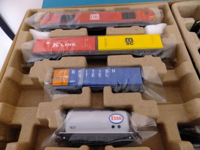 Hornby Red Rover R1281M Train set