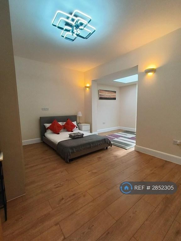 2 bedroom flat in St. Albans Road, Ilford, IG3 (2 bed) (#2852305)