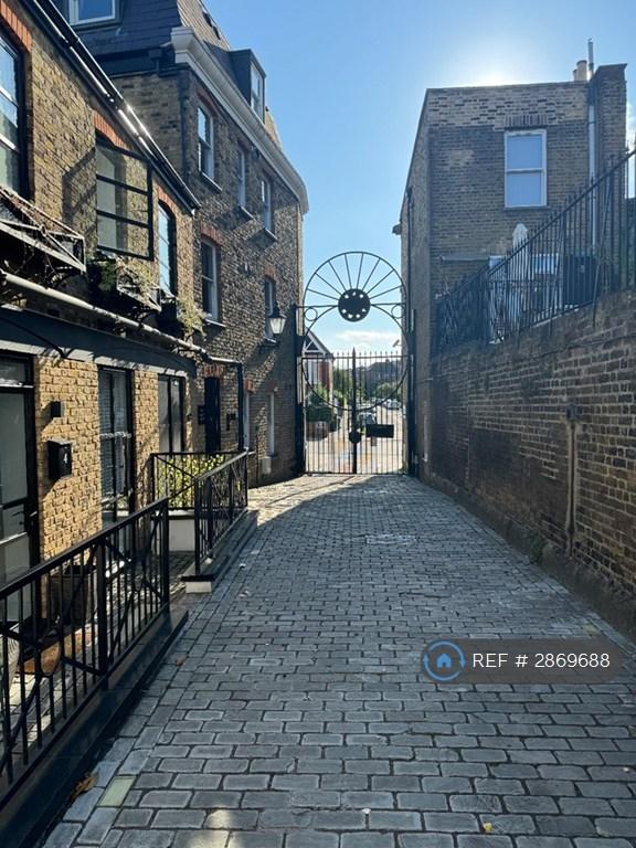 1 bedroom flat in Old Town, London, SW4 (1 bed) (#2869688)
