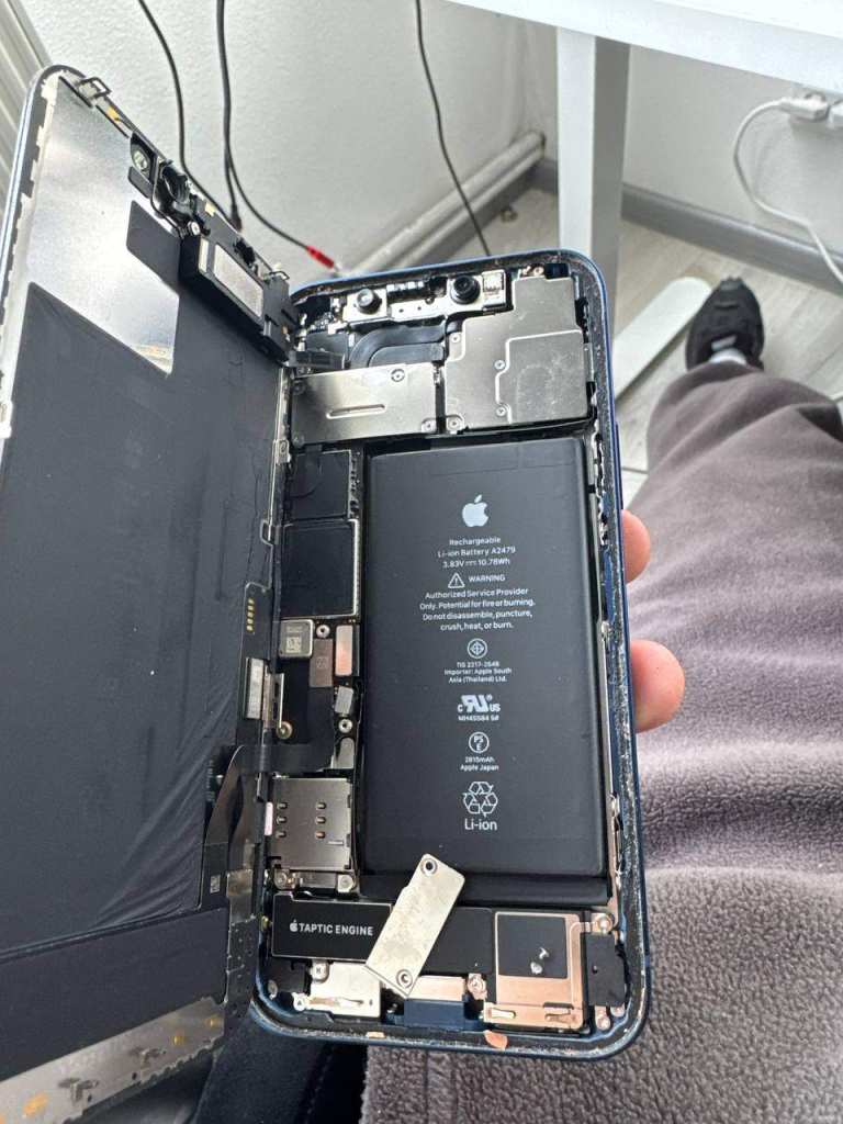 iPhone Screen & Battery Replacement at Home | Mobile iPhone Repair London