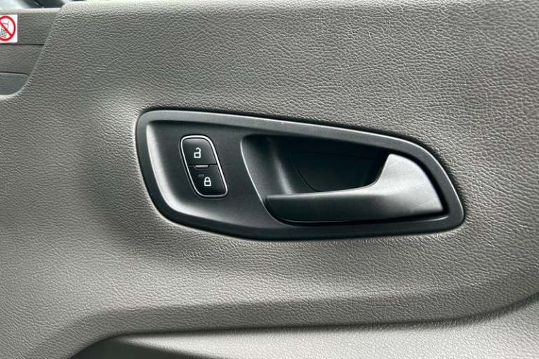 2025 Ford Transit 460 Limited AUTO L4 H3 ELWB High Roof 17 Seat Minibus RWD 2.0 EcoBlue 165ps Min...