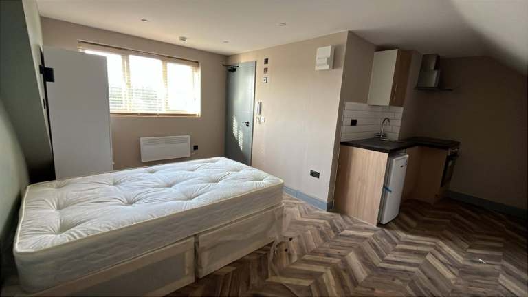 Modern Studio-Harefield, Uxbridge-No Deposit!