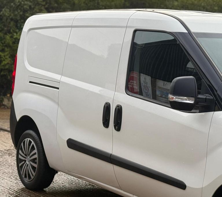 2017 Vauxhall Combo 1.3 CDTi 2300 16v FWD L2 H1 3dr Diesel