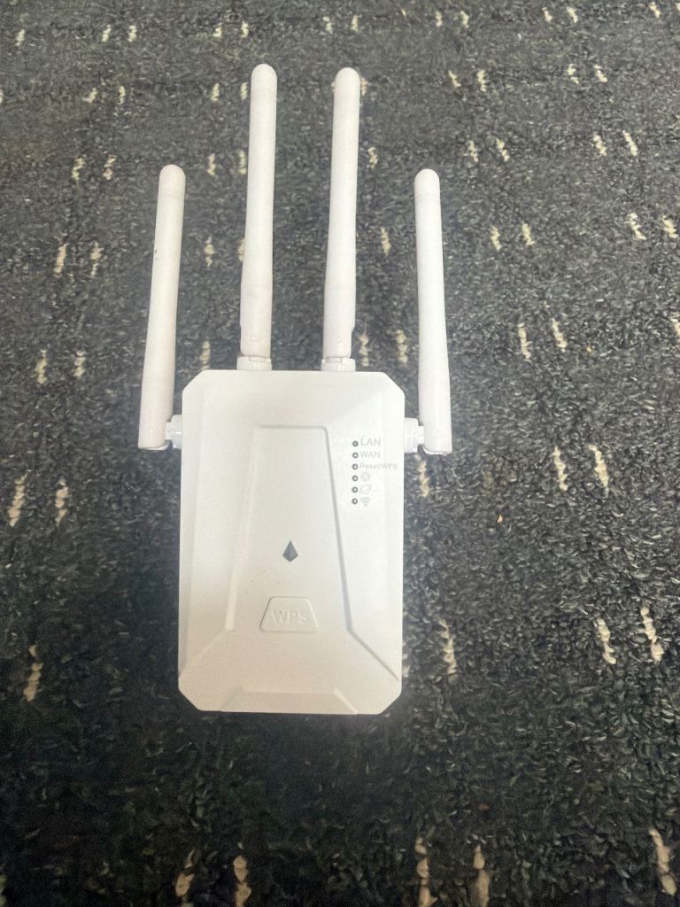 WiFi Range Extender / Router – White, Good Condition