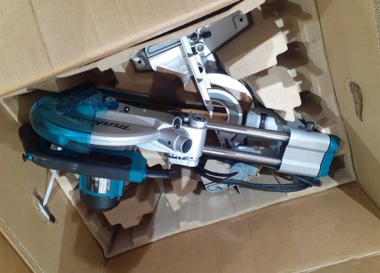 Makita 260mm mitre saw 240v 