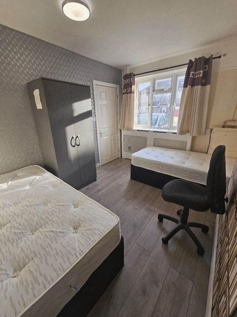 Double bedroom shared