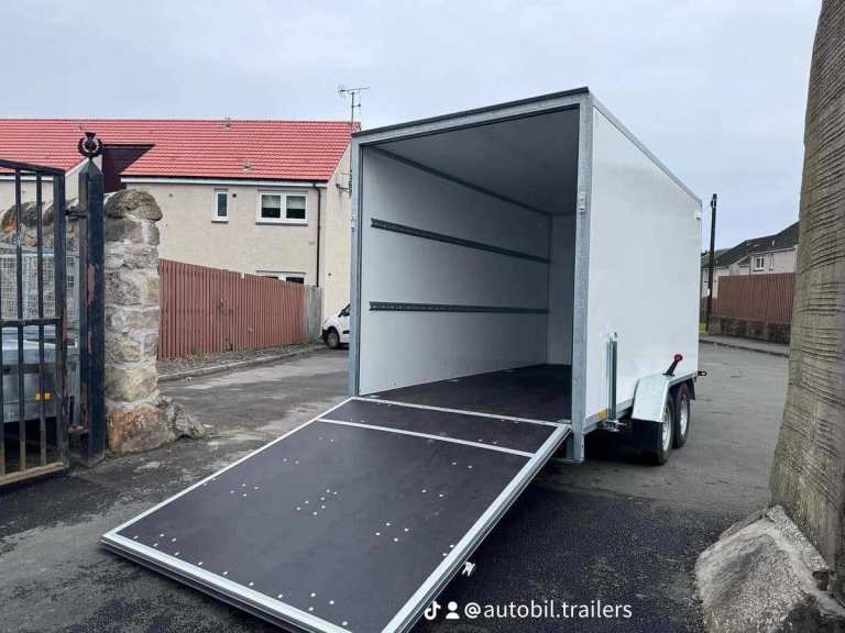 Brand New Twin Axle Box Trailer 400cm x 200cm x 190cm With Lockable Ramp Door 2700KG