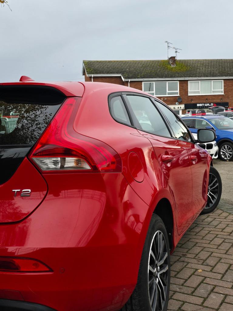 2017 Volvo V40 T2 [122] Momentum 5dr Geartronic HATCHBACK Petrol Automatic