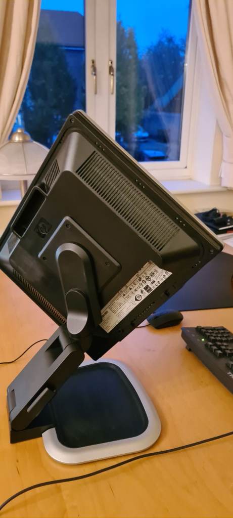 FULLY ERGONOMICALLY ADJUSTABLE PROFESSIONAL COMPUTER MONITOR - HP Compaq  LA1951g - Excellent!