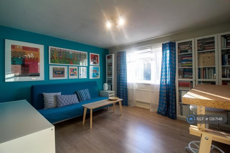 1 bedroom flat in Savill Way, Marlow, SL7 (1 bed) (#1287148)