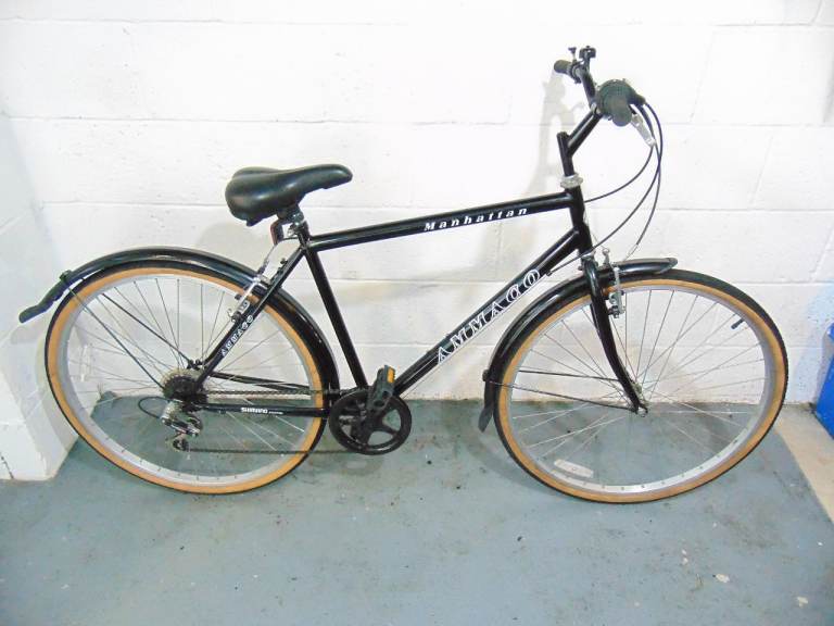 Ammaco Manhattan (20 inch frame) Hybrid/Town/City Bike (free local delivery)