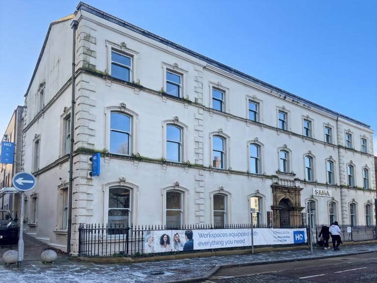 Blackburn - BB2 2DH \ Serviced Office with 2 Desks