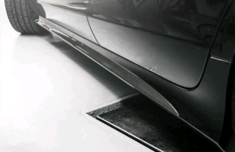 Brand new Mercedes CLS W218 Carbon Fibre side skirt extensions 2014-2017
