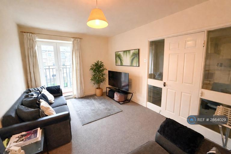 2 bedroom flat in Silsden, Keighley, BD20 (2 bed) (#2864029)