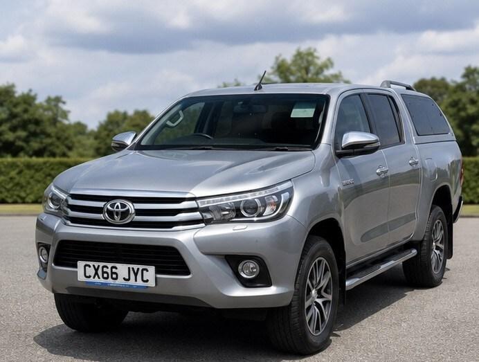 TOYOTA HILUX 2.4 D-4D Invincible 2016