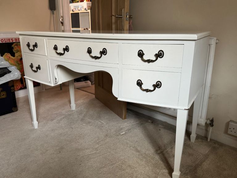 Period dressing table