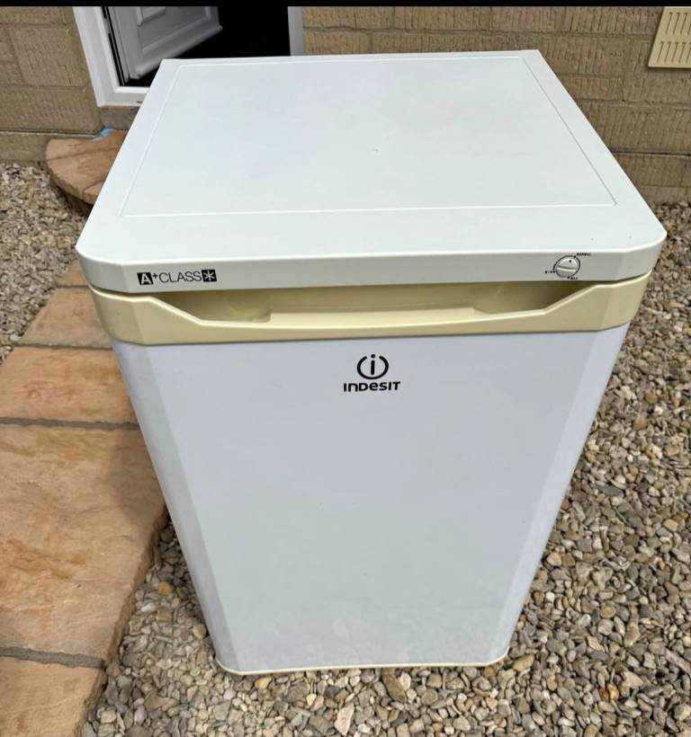 Indesit undercounter freezer 