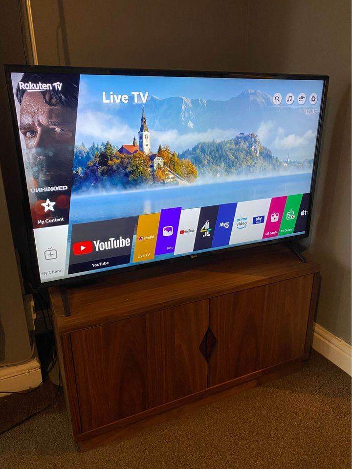LG 49" 4K UHD Smart LED TV