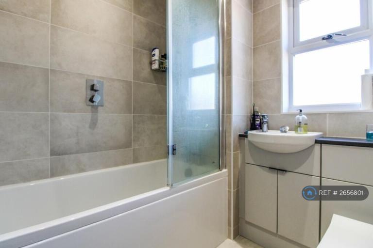 2 bedroom house in Reading, Reading, RG6 (2 bed) (#2656801)