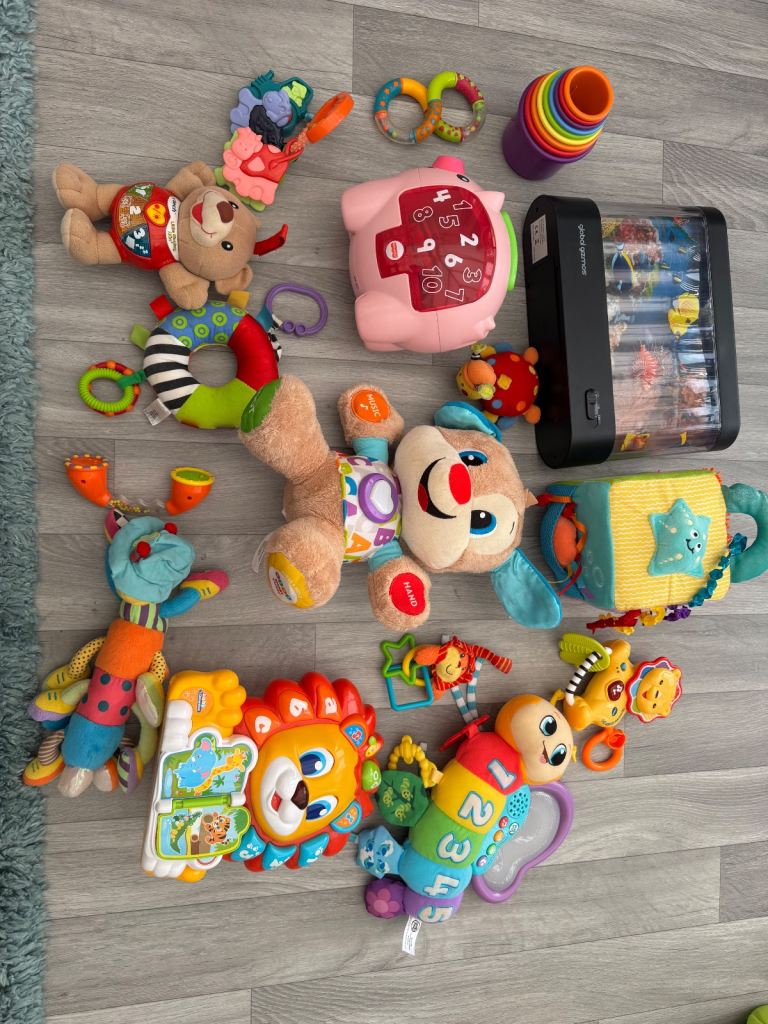 Bundle of baby toys 