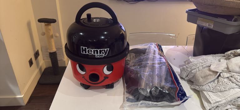 Henry cylinder vacuum cleaner | Refurbished | Warranty 