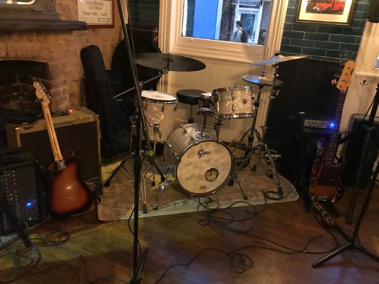 EXPERIENCED DRUMMER AND BASS PLAYER WANTED – ORIGINAL ROCK BAND
