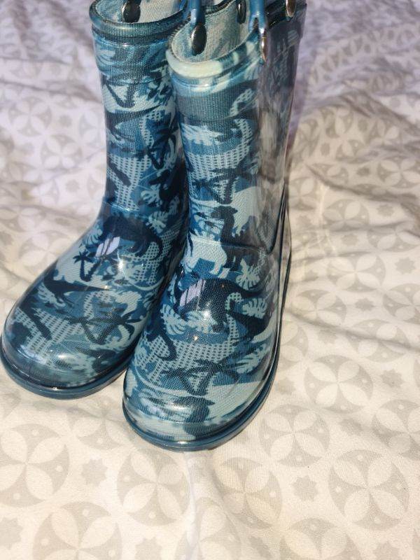 Kids Dinosaur wellies uk8 multiple blue colours excellent condition 