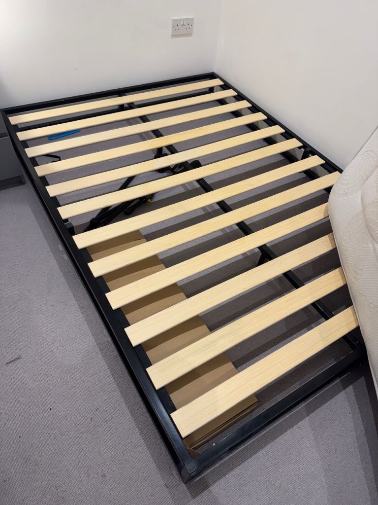 image for Minimalist Double Bed Fram 