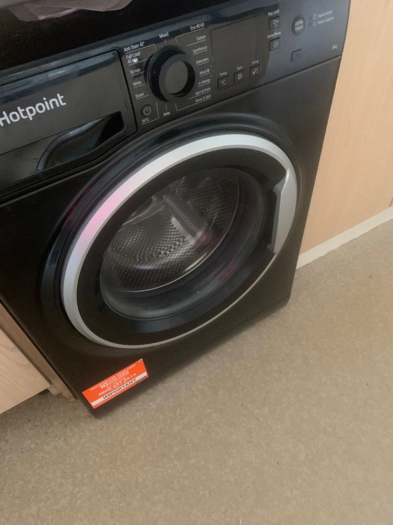 *** SOLD****Hotpoint Black Washing Machine – Good Working Order