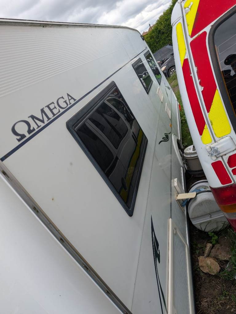 4berth fixed bed omega compass 2007