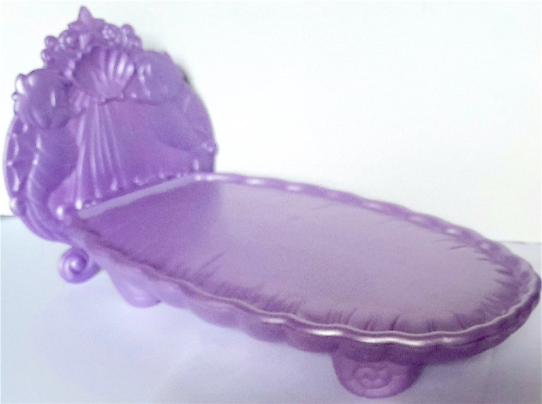 BARBIE's BED / DIVAN - PINKY / MAUVE COLOUR - 31 x 17 cm