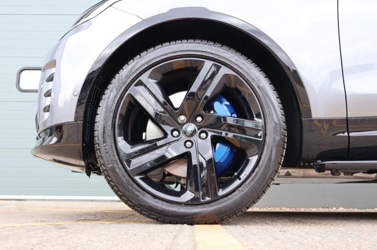 2025 Land Rover Discovery 2025 COMMERCIAL DYNAMIC HSE STYLED BY SEEKER WITH A REAR SEAT CONVERSIO...