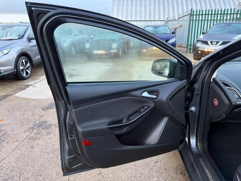 2015 Ford Focus 1.0T EcoBoost Titanium Euro 6 (s/s) 5dr HATCHBACK Petrol Manual