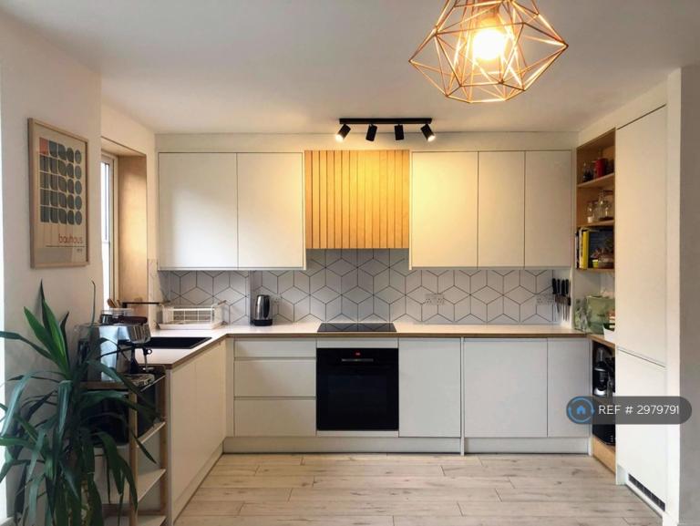 2 bedroom flat in Hackney Road, London, E2 (2 bed) (#2979791)