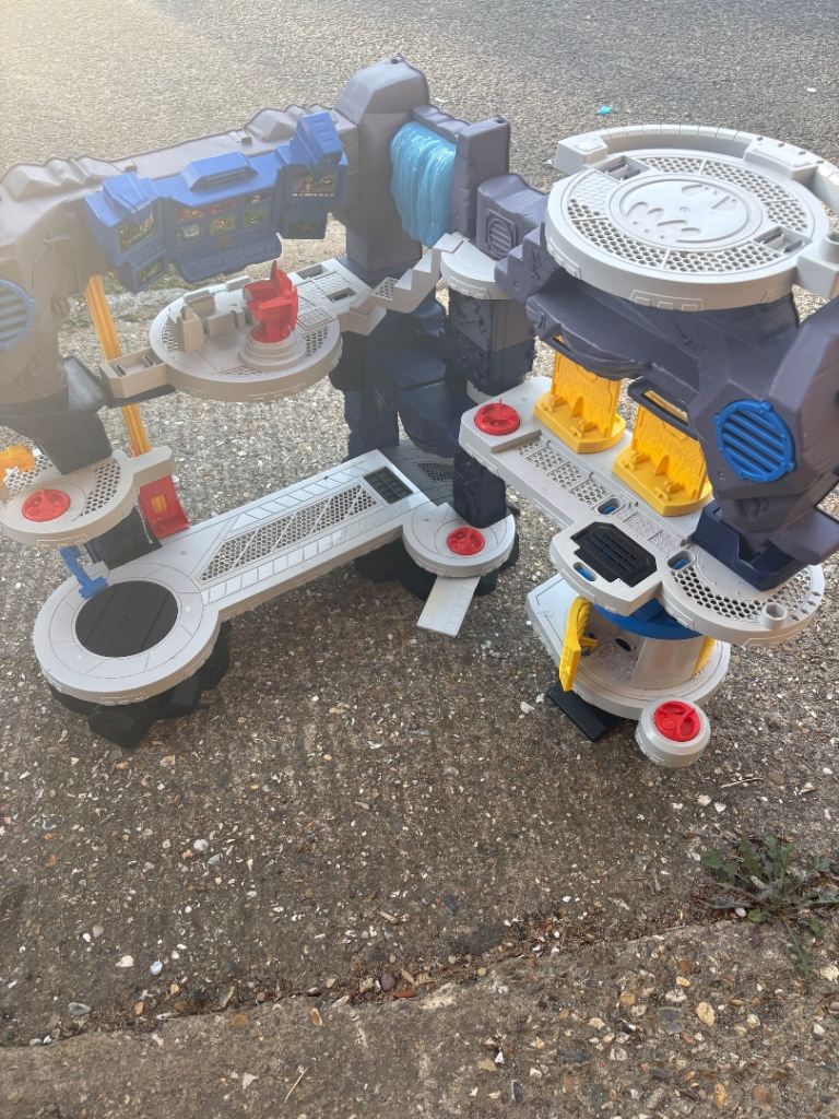 Fisher-Price Imaginext DC Super Friends Batcave Playset – Good Condition