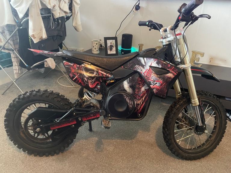 MXR 1800w electric crosser with bike gear and helmet 