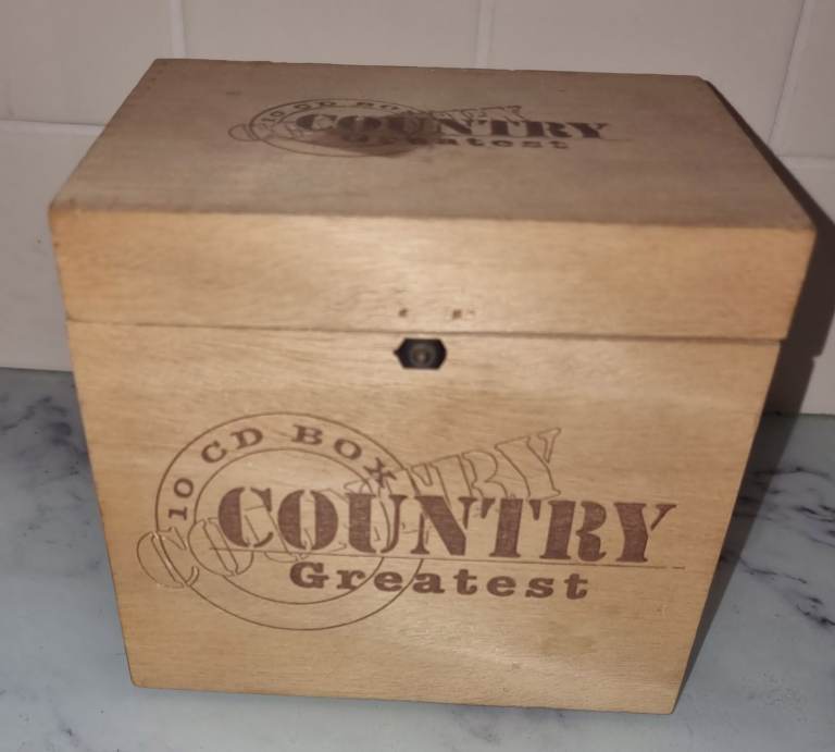 10 CD Box set - Country Greatest - Various Artists 1993 - in Wooden Box