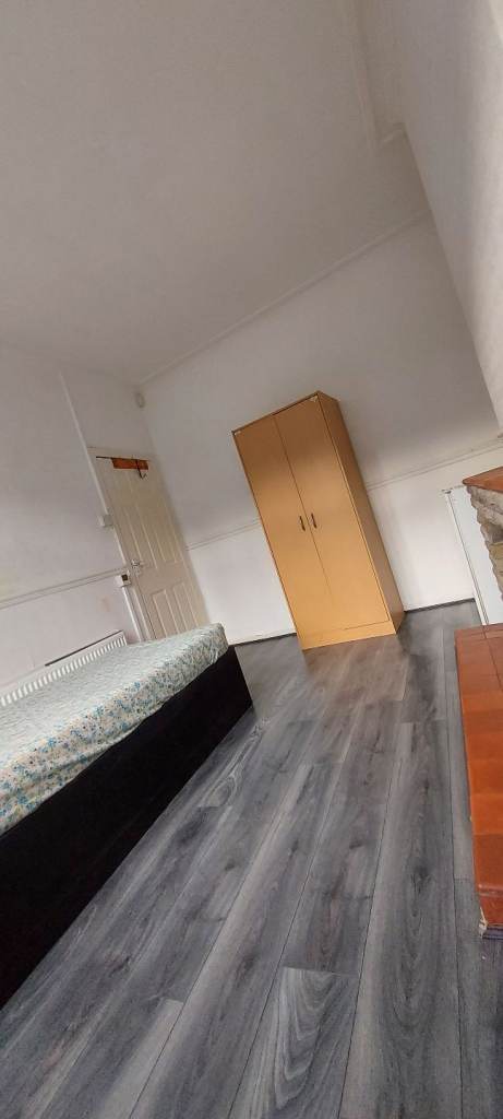 Furnished Room for Rent - Female Only - Smethwick (Bills Inc.)