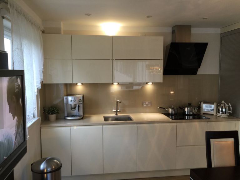Professional Kitchen Fitter – 25 Years Experience – Edinburgh & Surrounding Areas