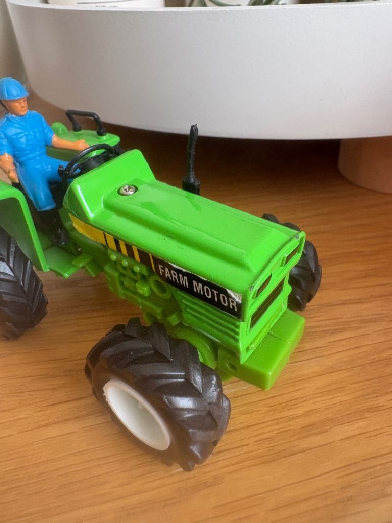 Newray Farm Country life Series Metal Tractor With Farmer 1.32 Scale 1990’s Toy