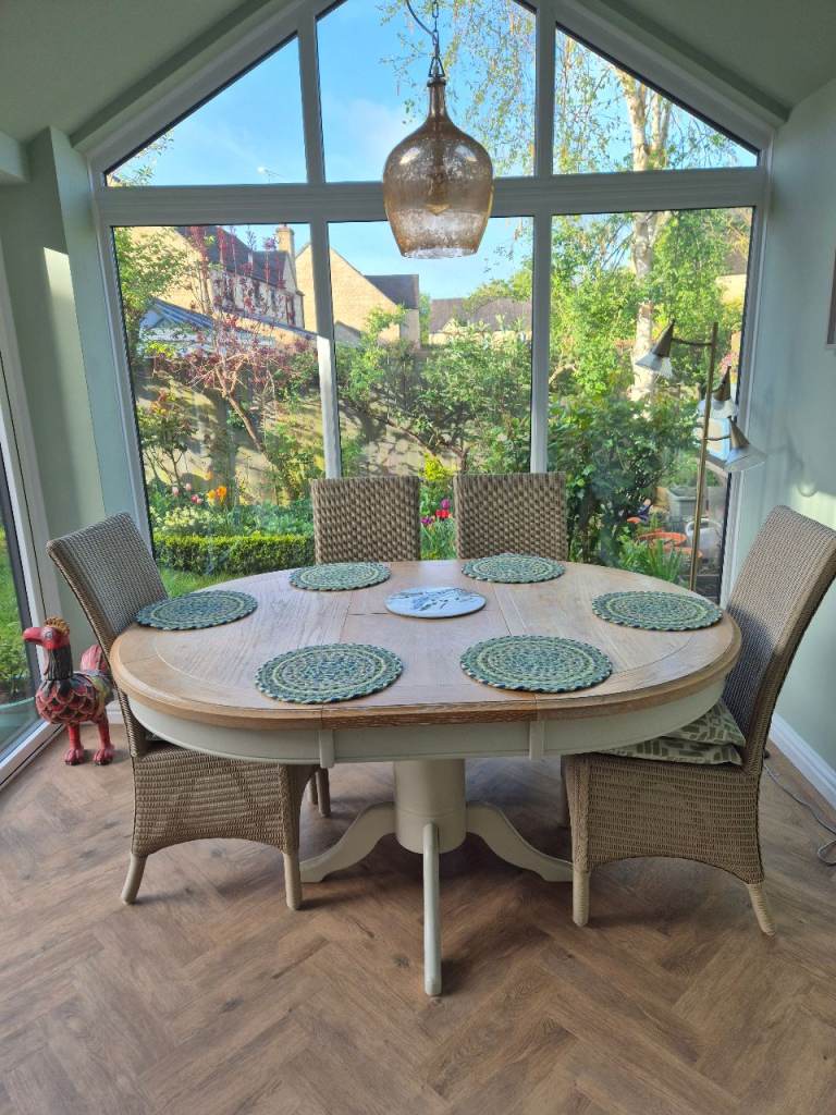 Extendable Round Dining Table
