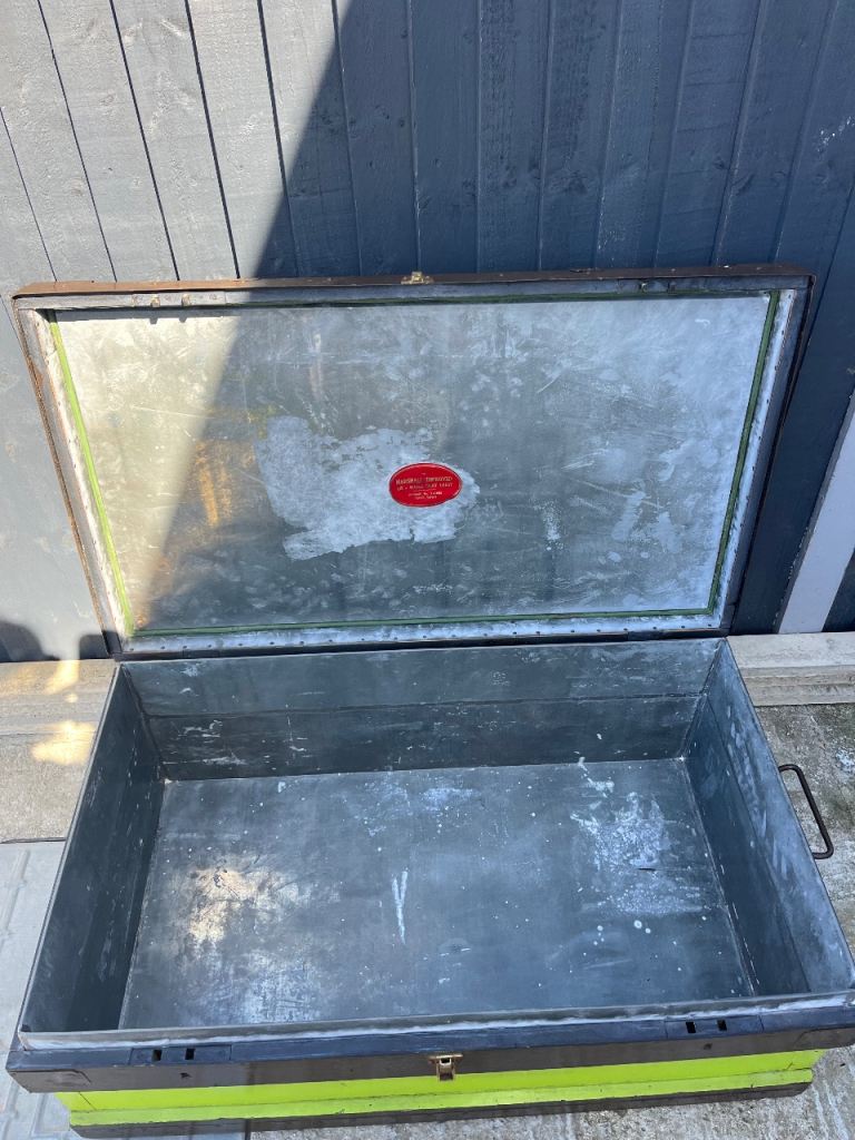 Marshmallow watertight chest