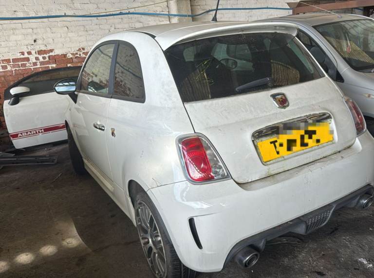 Breaking spare parts fiat 500 abarth white