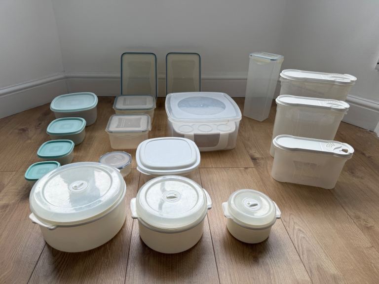 Tupperware & Cup Cake Carrier/ Large Collection of Plastic Food Storage Containers